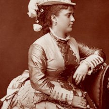 Minnie Walton (photograph of Miss Rose Massey on verso)