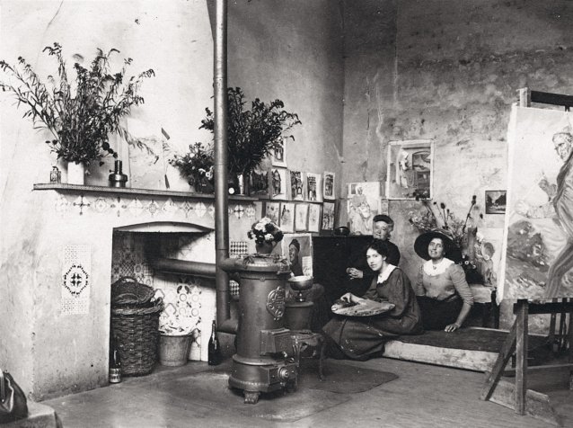 &Eacute;taples studio, c. 1912